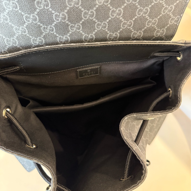 (全新甜價）Gucci GG Emblem 系列黑灰logo後背包-7