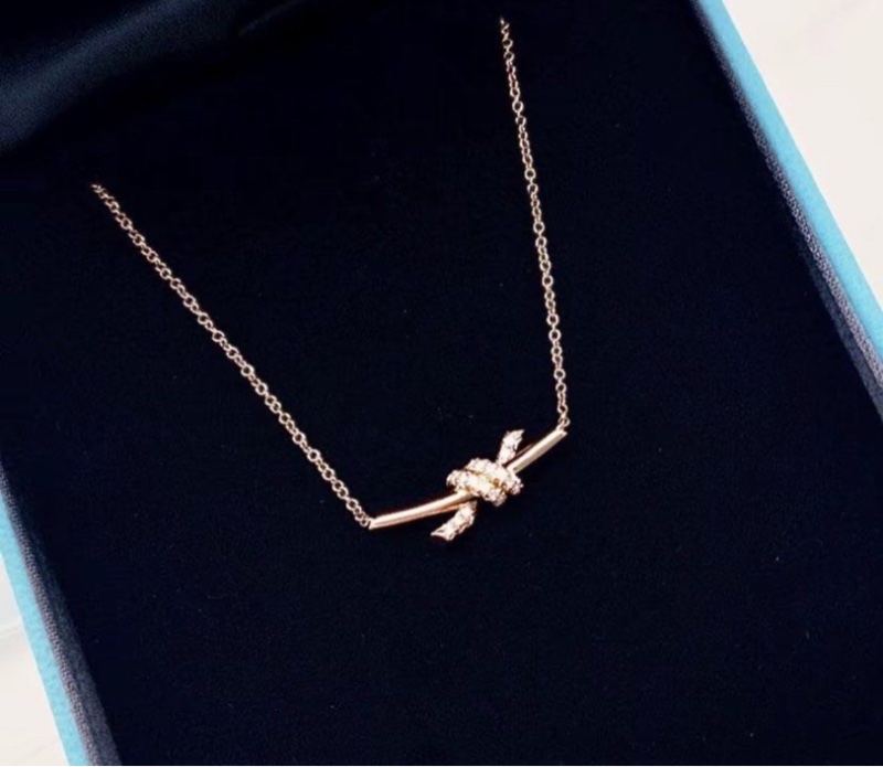 全🆕TIFFANY & co.knot 系列 Tiffany Knot 系列繩結鑲鑽吊飾鑽石 項鍊玫瑰金-0