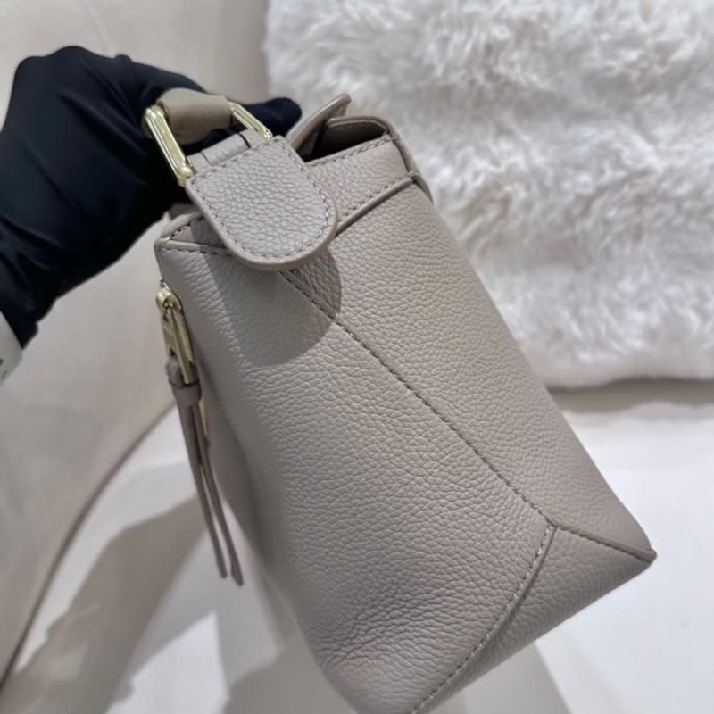 全🆕LOEWE Puzzle Edge 柔軟粒面牛皮革單肩斜挎 手提包 小號 女款 沙色-2