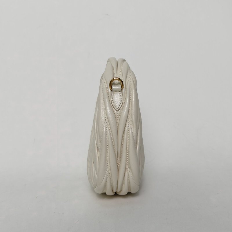 MIU MIU 白色羊皮miumiuhobomini手提斜跨包肩背包-1