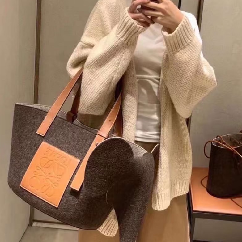 ▪️富貴選物FUGUEI▪️Loewe 羊毛氈拼皮革大象包-0