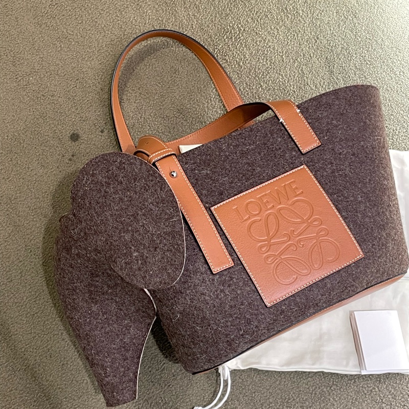 ▪️富貴選物FUGUEI▪️Loewe 羊毛氈拼皮革大象包-1