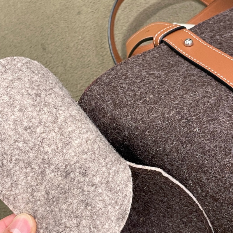 ▪️富貴選物FUGUEI▪️Loewe 羊毛氈拼皮革大象包-4