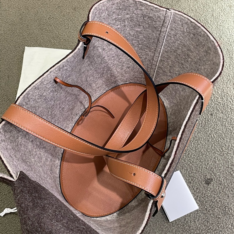 ▪️富貴選物FUGUEI▪️Loewe 羊毛氈拼皮革大象包-5