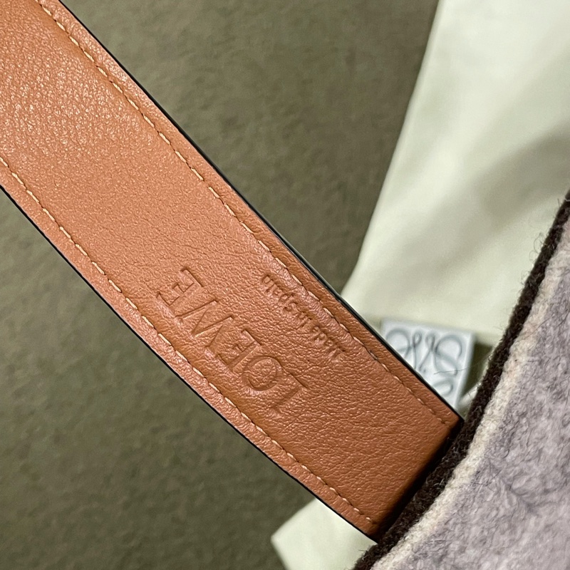 ▪️富貴選物FUGUEI▪️Loewe 羊毛氈拼皮革大象包-6