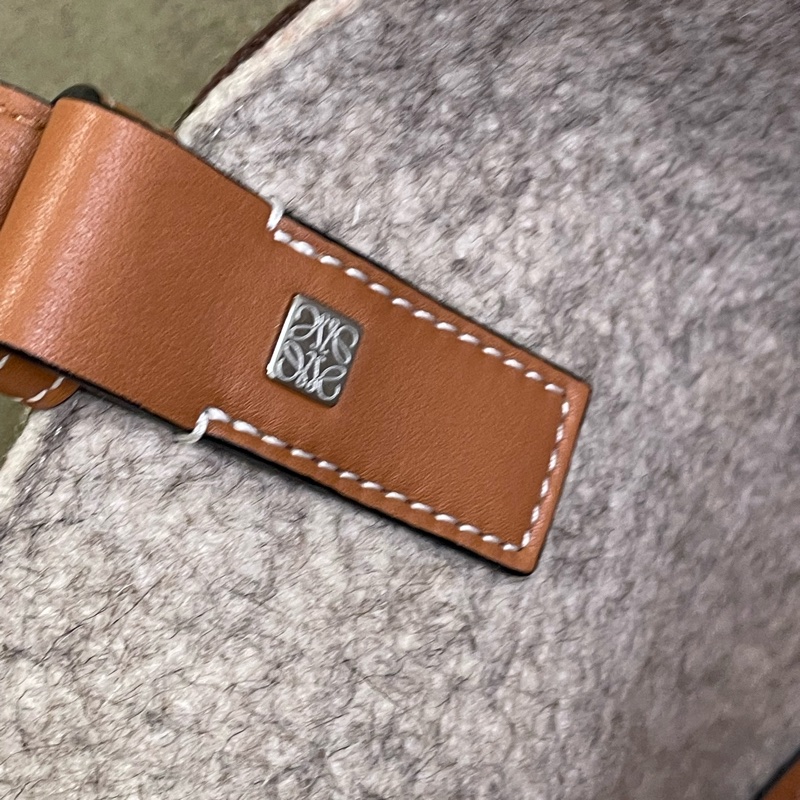 ▪️富貴選物FUGUEI▪️Loewe 羊毛氈拼皮革大象包-8