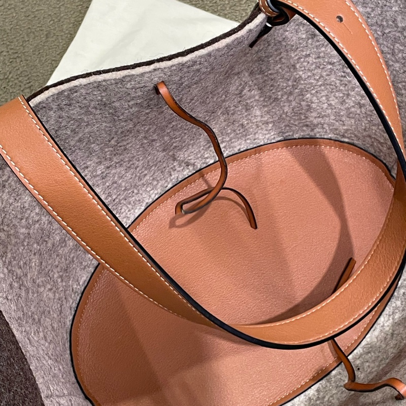 ▪️富貴選物FUGUEI▪️Loewe 羊毛氈拼皮革大象包-14