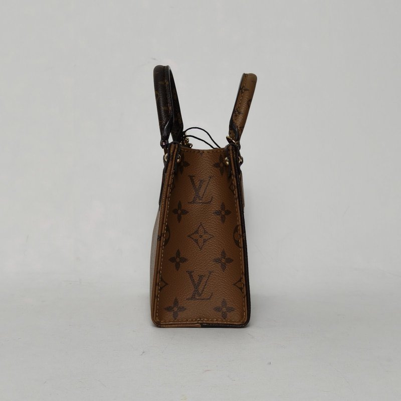 LOUIS VUITTON OnthegoBB18老花PVC晶片肩背包-3