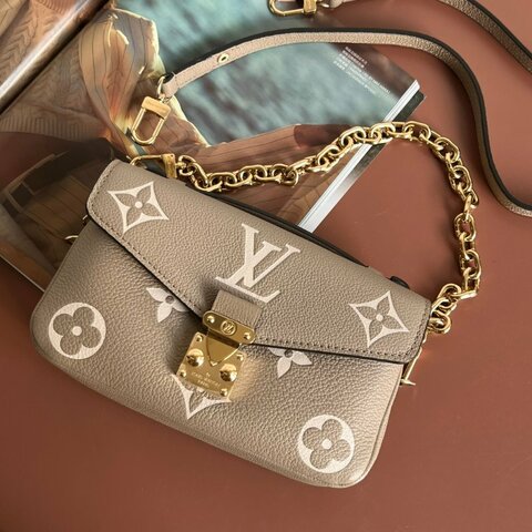 ::LOUIS VUITTON:: LV M23081 Pochette Métis East West 斑鳩灰 手提包 肩背包 法棍 腋下包