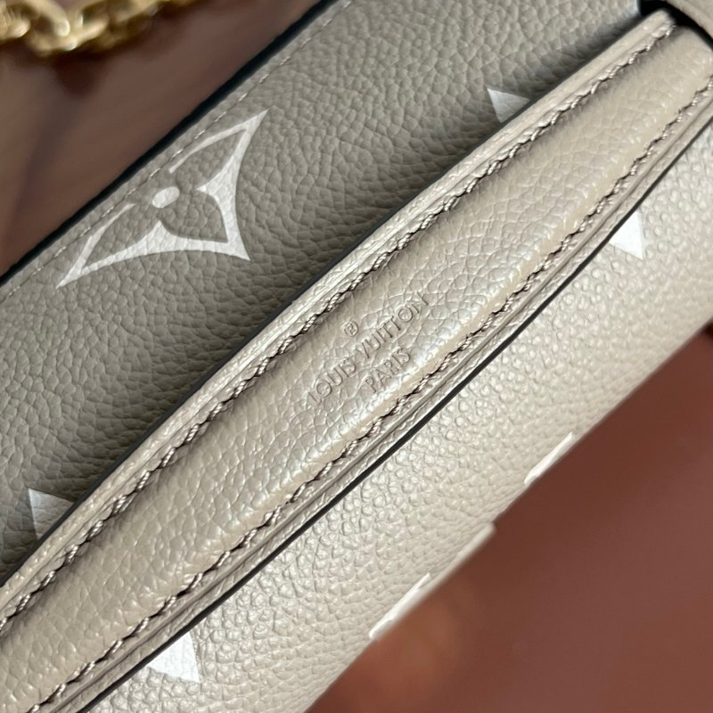 ::LOUIS VUITTON:: LV M23081 Pochette Métis East West 斑鳩灰 手提包 肩背包 法棍 腋下包-4