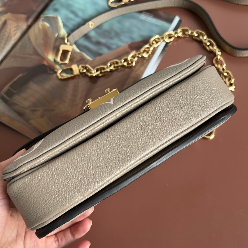 ::LOUIS VUITTON:: LV M23081 Pochette Métis East West 斑鳩灰 手提包 肩背包 法棍 腋下包-5