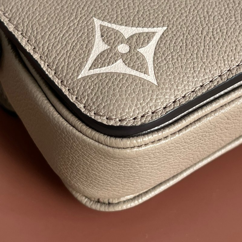 ::LOUIS VUITTON:: LV M23081 Pochette Métis East West 斑鳩灰 手提包 肩背包 法棍 腋下包-9