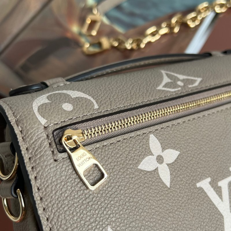 ::LOUIS VUITTON:: LV M23081 Pochette Métis East West 斑鳩灰 手提包 肩背包 法棍 腋下包-15