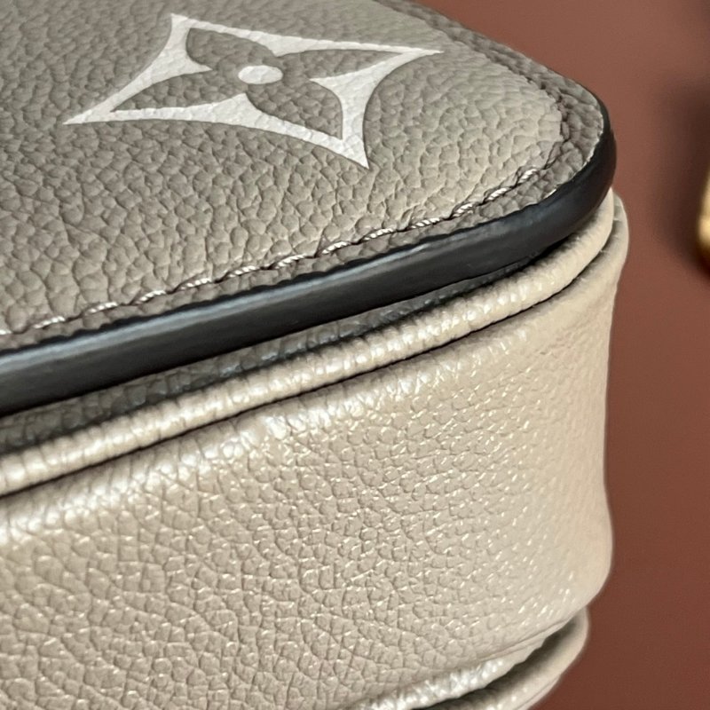 ::LOUIS VUITTON:: LV M23081 Pochette Métis East West 斑鳩灰 手提包 肩背包 法棍 腋下包-21