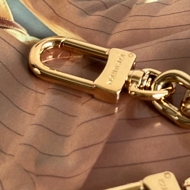 ::LOUIS VUITTON:: LV M23081 Pochette Métis East West 斑鳩灰 手提包 肩背包 法棍 腋下包-37