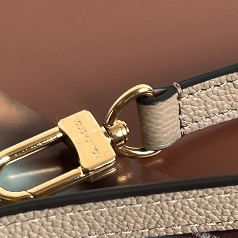 ::LOUIS VUITTON:: LV M23081 Pochette Métis East West 斑鳩灰 手提包 肩背包 法棍 腋下包-41