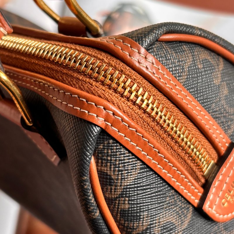 ::CELINE:: 經典凱旋門老花 小號波士頓包 斜背包 手提包-11