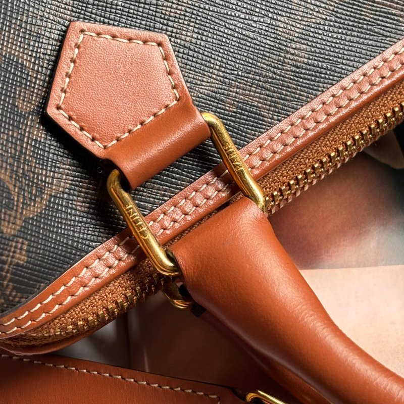 ::CELINE:: 經典凱旋門老花 小號波士頓包 斜背包 手提包-18