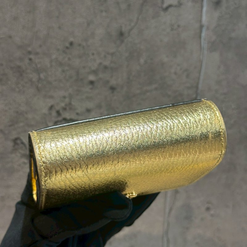 💎Han's house精品服飾💎GUCCI Wallet金扣 短夾 銀色598587-2