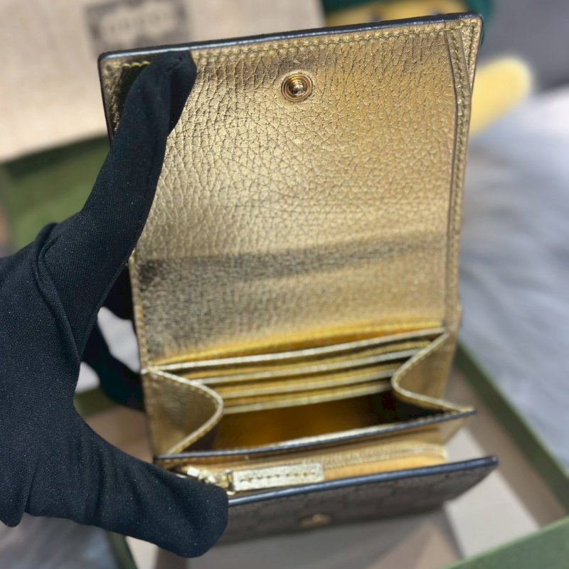 💎Han's house精品服飾💎GUCCI Wallet金扣 短夾 銀色598587-5