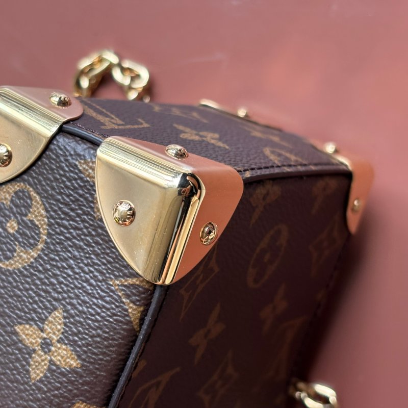 ::LOUIS VUITTON::LV M82465 Camera Box 經典雙色花紋手提相機包 斜背包-14