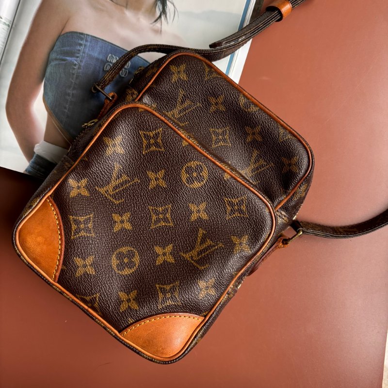::LOUIS VUITTON:: LV M45236 Amazon咖啡色經典花紋直式雙層相機包 斜背包-0