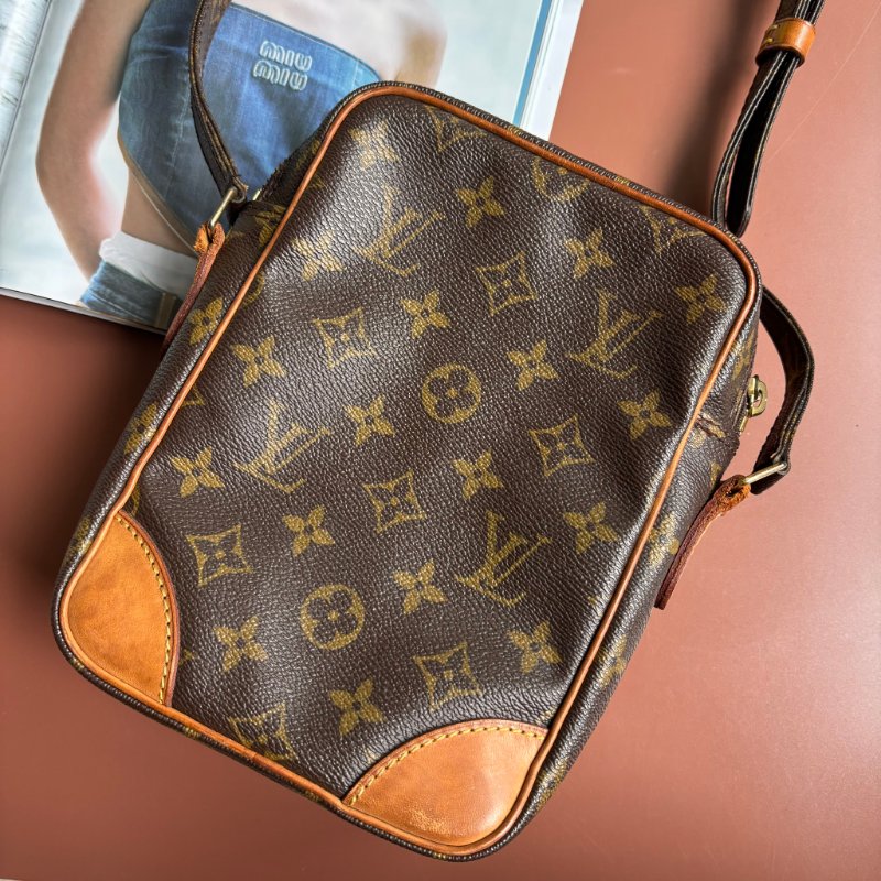 ::LOUIS VUITTON:: LV M45236 Amazon咖啡色經典花紋直式雙層相機包 斜背包-1