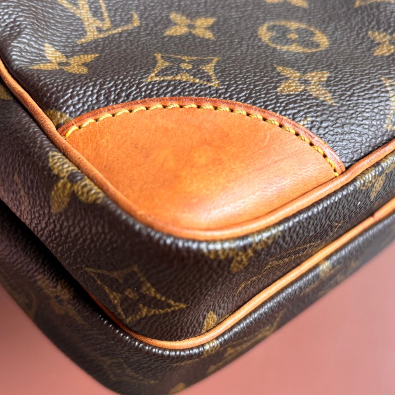 ::LOUIS VUITTON:: LV M45236 Amazon咖啡色經典花紋直式雙層相機包 斜背包-5