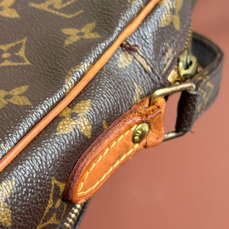 ::LOUIS VUITTON:: LV M45236 Amazon咖啡色經典花紋直式雙層相機包 斜背包-14