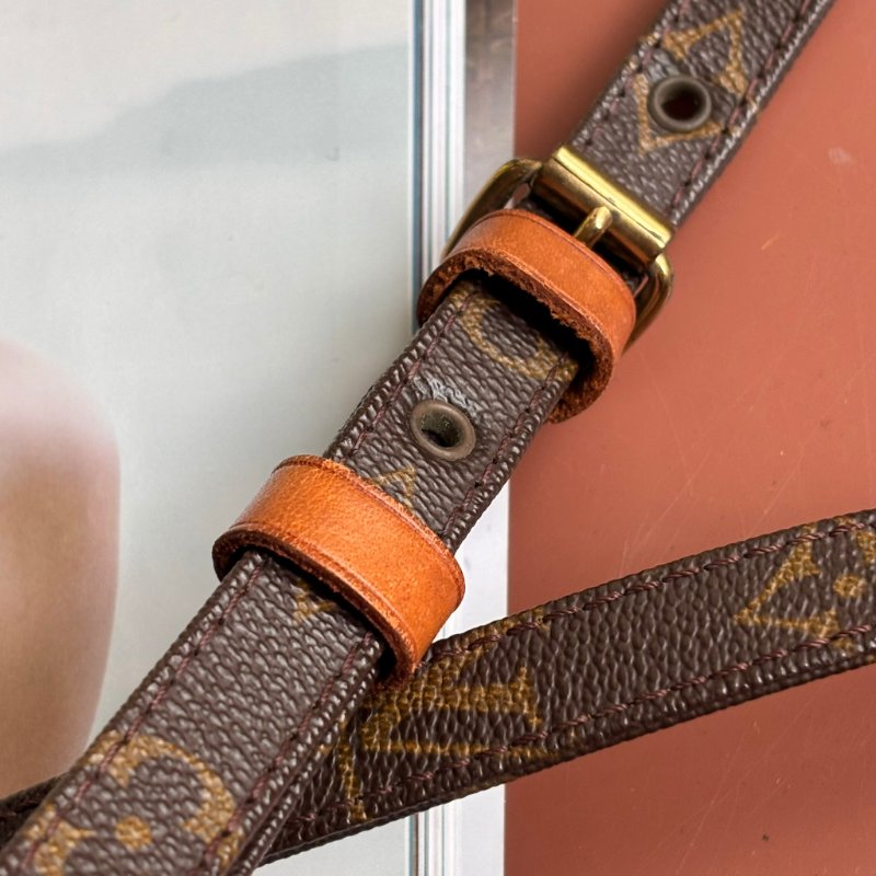 ::LOUIS VUITTON:: LV M45236 Amazon咖啡色經典花紋直式雙層相機包 斜背包-15