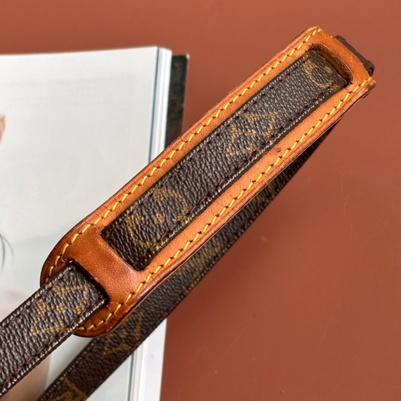 ::LOUIS VUITTON:: LV M45236 Amazon咖啡色經典花紋直式雙層相機包 斜背包-16