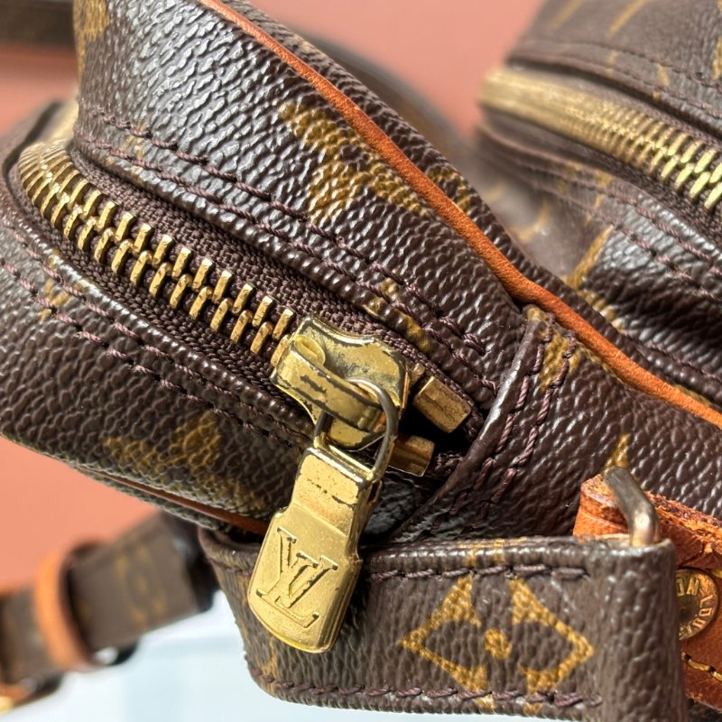 ::LOUIS VUITTON:: LV M45236 Amazon咖啡色經典花紋直式雙層相機包 斜背包-18