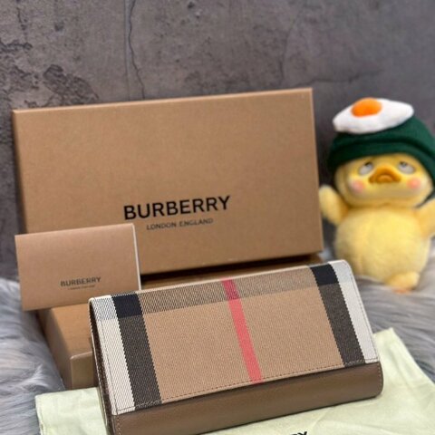 💎Han's house精品服飾💎BURBERRY  HALTON 經典格紋帆布拼接釦式長夾