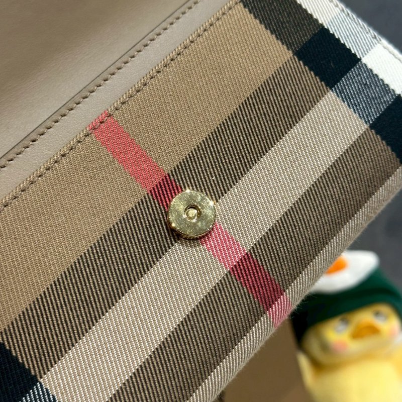 💎Han's house精品服飾💎BURBERRY  HALTON 經典格紋帆布拼接釦式長夾-3
