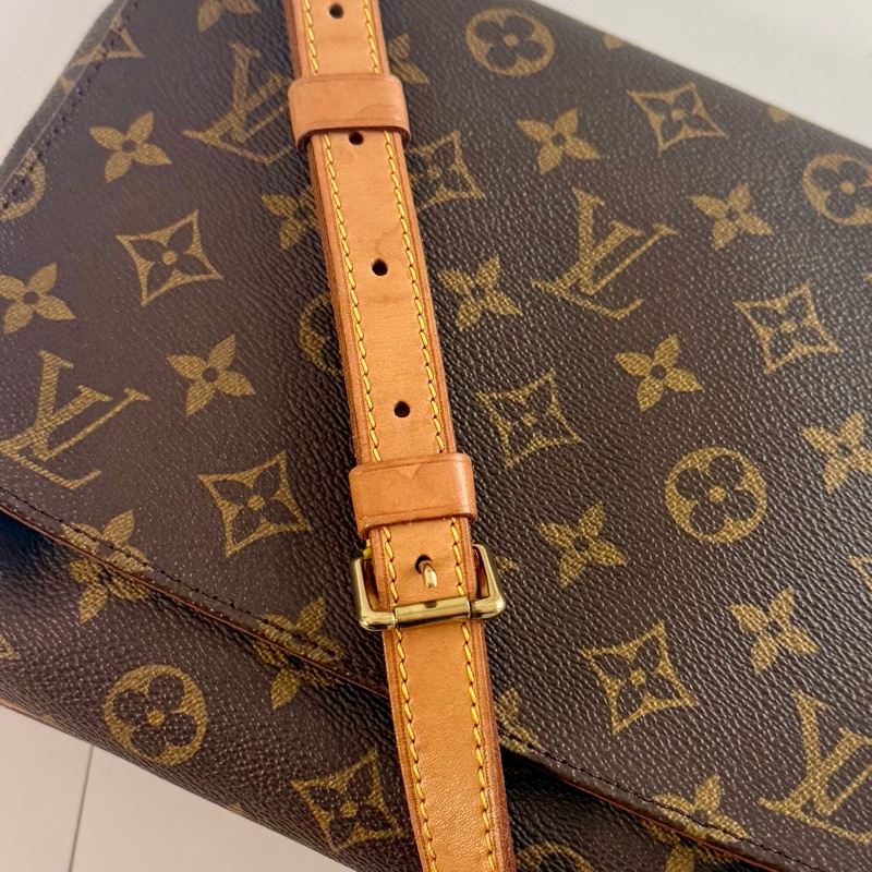 ✔️ LV Louis Vuitton 路易威登 MonogramM51257 橫式王菲包/肩背包-17