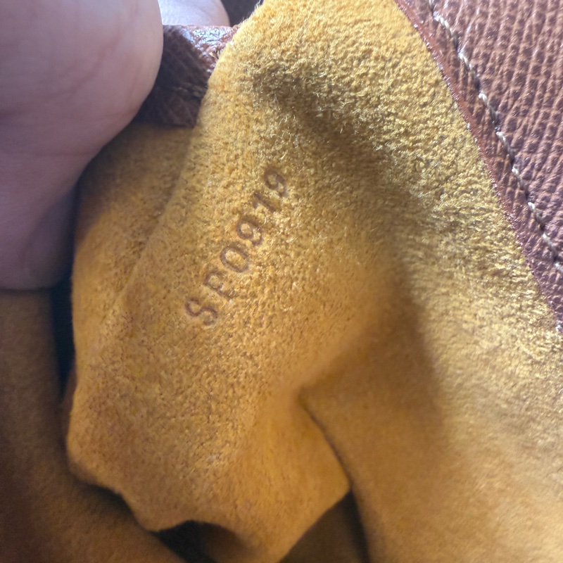 ✔️ LV Louis Vuitton 路易威登 MonogramM51257 橫式王菲包/肩背包-24