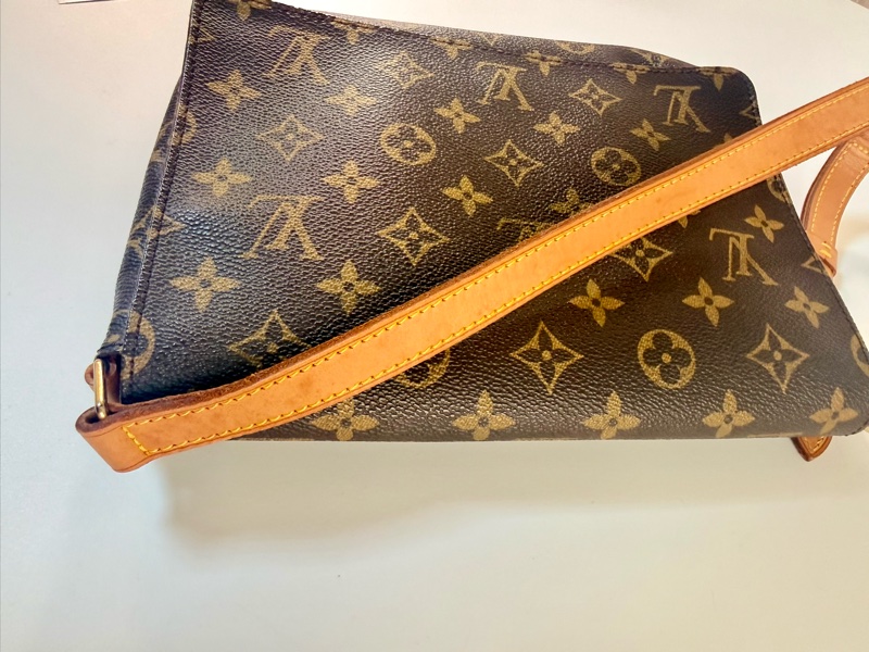 ✔️ LV Louis Vuitton 路易威登 MonogramM51257 橫式王菲包/肩背包-30