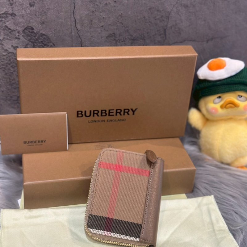 💎Han's house精品服飾💎BURBERRY 大格紋帆布及牛皮ㄇ形拉鍊零錢包/卡夾包-0