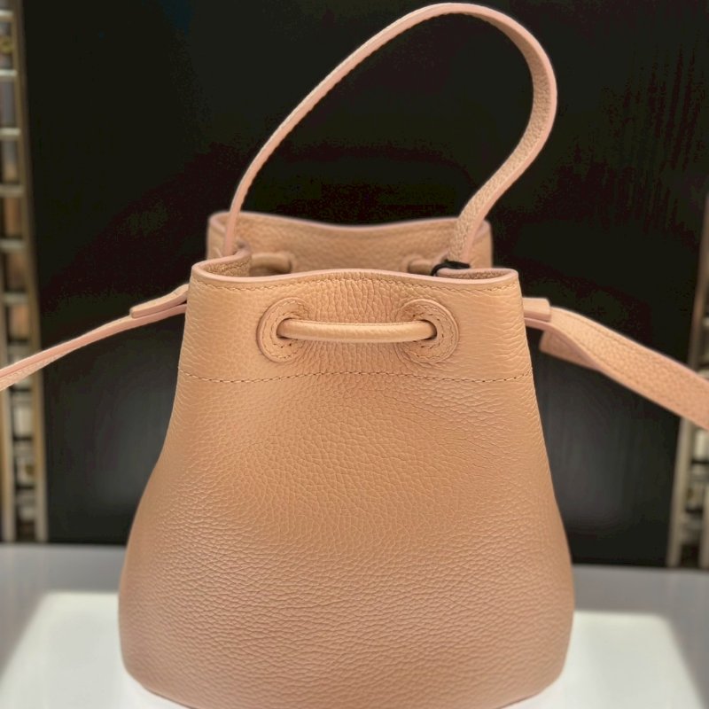 💎Han's house精品服飾💎BurberryTB 荔枝牛皮 水桶包 側背包 小號 粉色-4