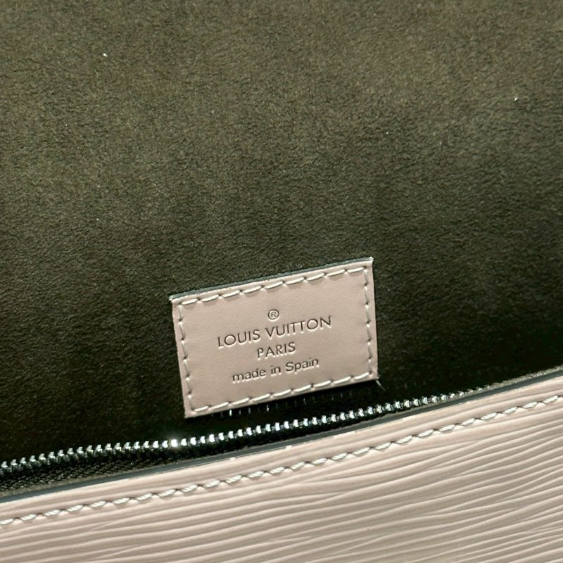 💎Han's house精品服飾💎Louis Vuitton Cluny  粉色 Epi 水波紋 郵差包 側背包-7