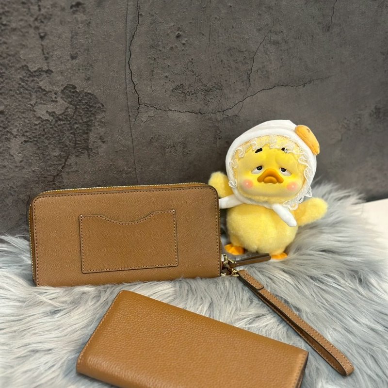 💎Han's house精品服飾💎TORY BURCH EmersonTB logo防刮牛皮手拿式拉鍊長夾-1