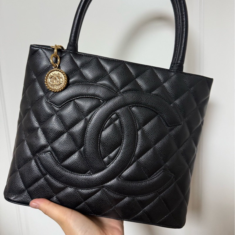 Chanel 希爾頓黑金托特包 10開 尺寸約30x24-2