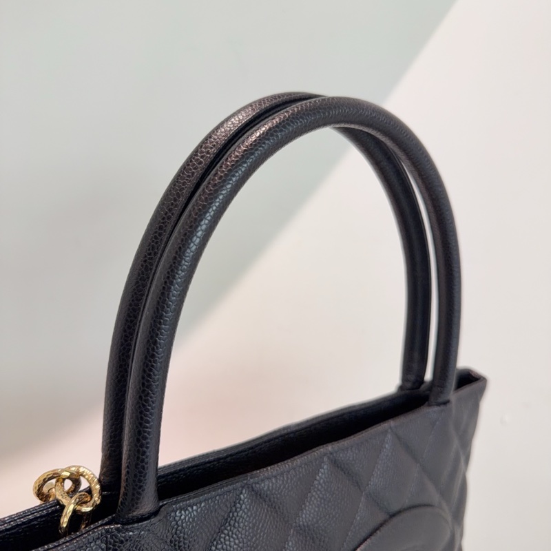 Chanel 希爾頓黑金托特包 10開 尺寸約30x24-9