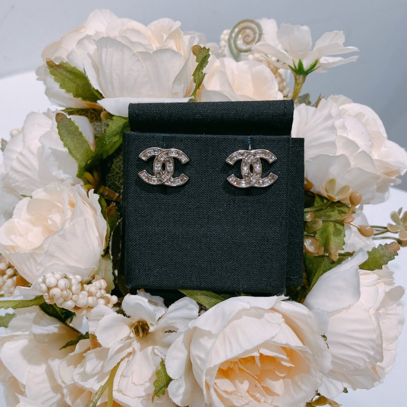 TW4543 Chanel 香奈兒經典雙c 水鑽銀色耳環1.5cm CC Logo Earrings Crystal x PHW-0