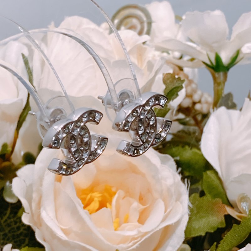 TW4543 Chanel 香奈兒經典雙c 水鑽銀色耳環1.5cm CC Logo Earrings Crystal x PHW-5