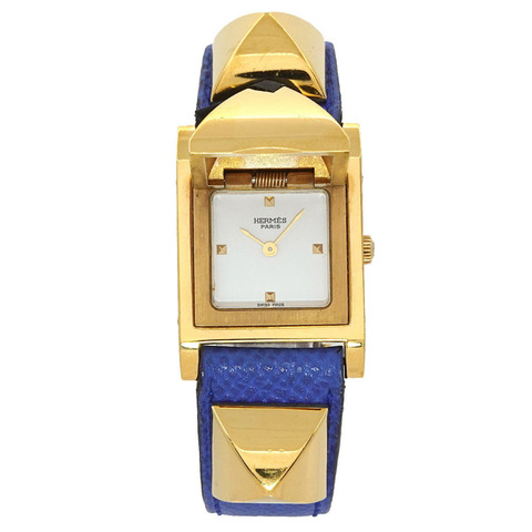 愛馬仕 Medor 女士金字塔金鉚釘腕錶，搭配白色和藍色皮革錶帶，石英機芯
