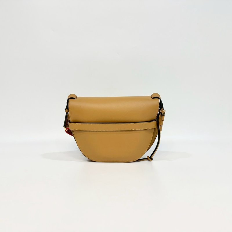 LOEWE卡其色牛皮紅編織背袋情人節限定小號GATE-1