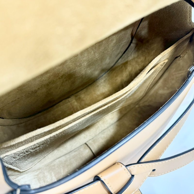 LOEWE卡其色牛皮紅編織背袋情人節限定小號GATE-11