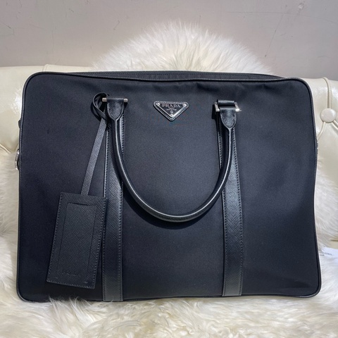 Prada 公事包