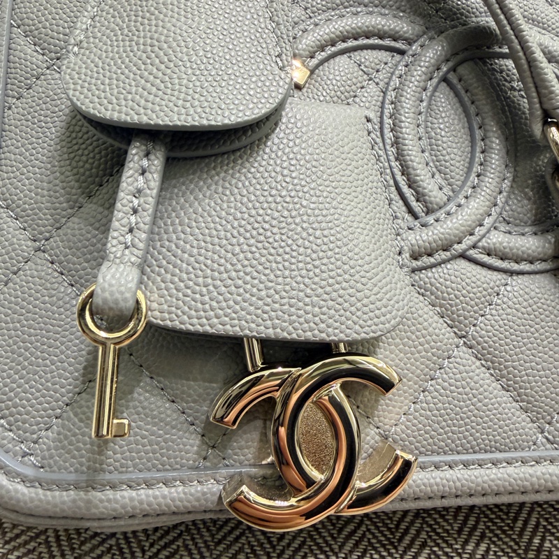 香奈兒Vivienne 相機包~非常新、中號荔枝皮29開-3